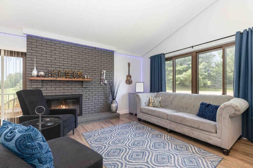 Large, Stunning Elvis Themed Condo,10 Min From Cvg Florence Bagian luar foto