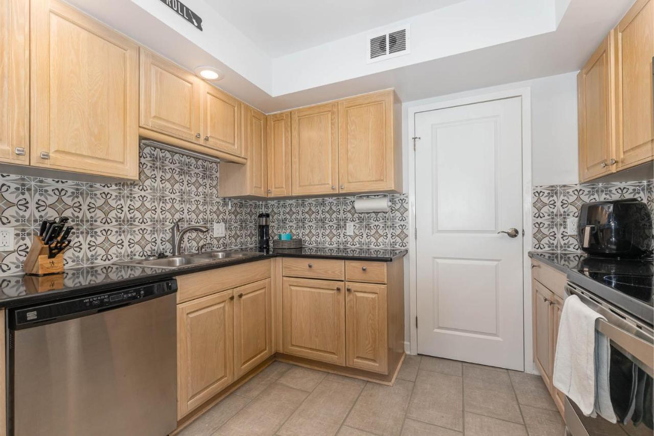 Large, Stunning Elvis Themed Condo,10 Min From Cvg Florence Bagian luar foto