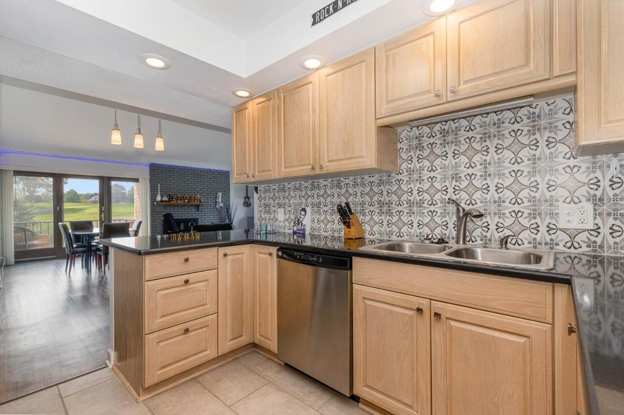 Large, Stunning Elvis Themed Condo,10 Min From Cvg Florence Bagian luar foto