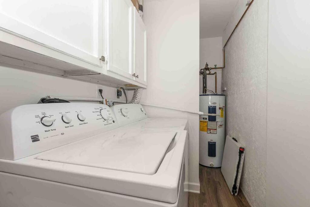 Large, Stunning Elvis Themed Condo,10 Min From Cvg Florence Bagian luar foto