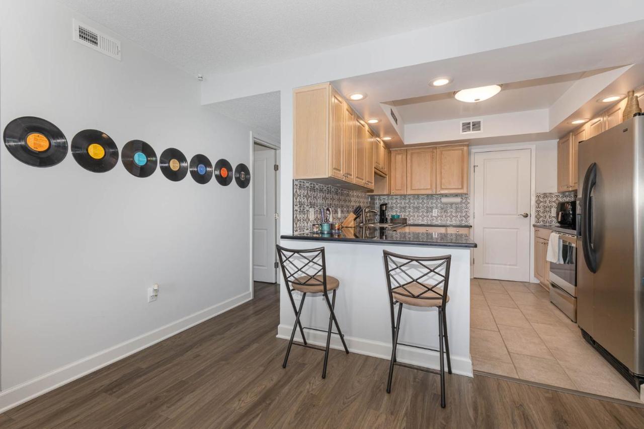 Large, Stunning Elvis Themed Condo,10 Min From Cvg Florence Bagian luar foto